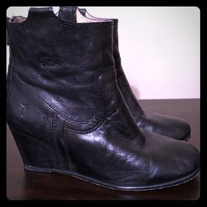 Frye Carson wedge booties. Black leather. Sz 7.5
